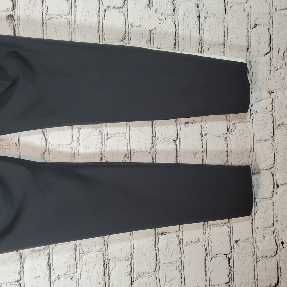 Athleta Interstellar Tight Black & White Size 6 EUC - Picture 10 of 12